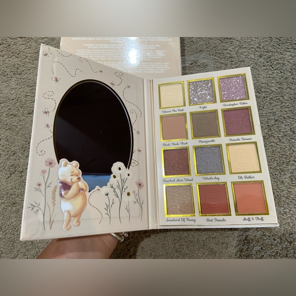 Disney Winnie the Pooh 12 Eye Shadow Palette & 8 Nail Polish Collection New - Picture 7 of 8